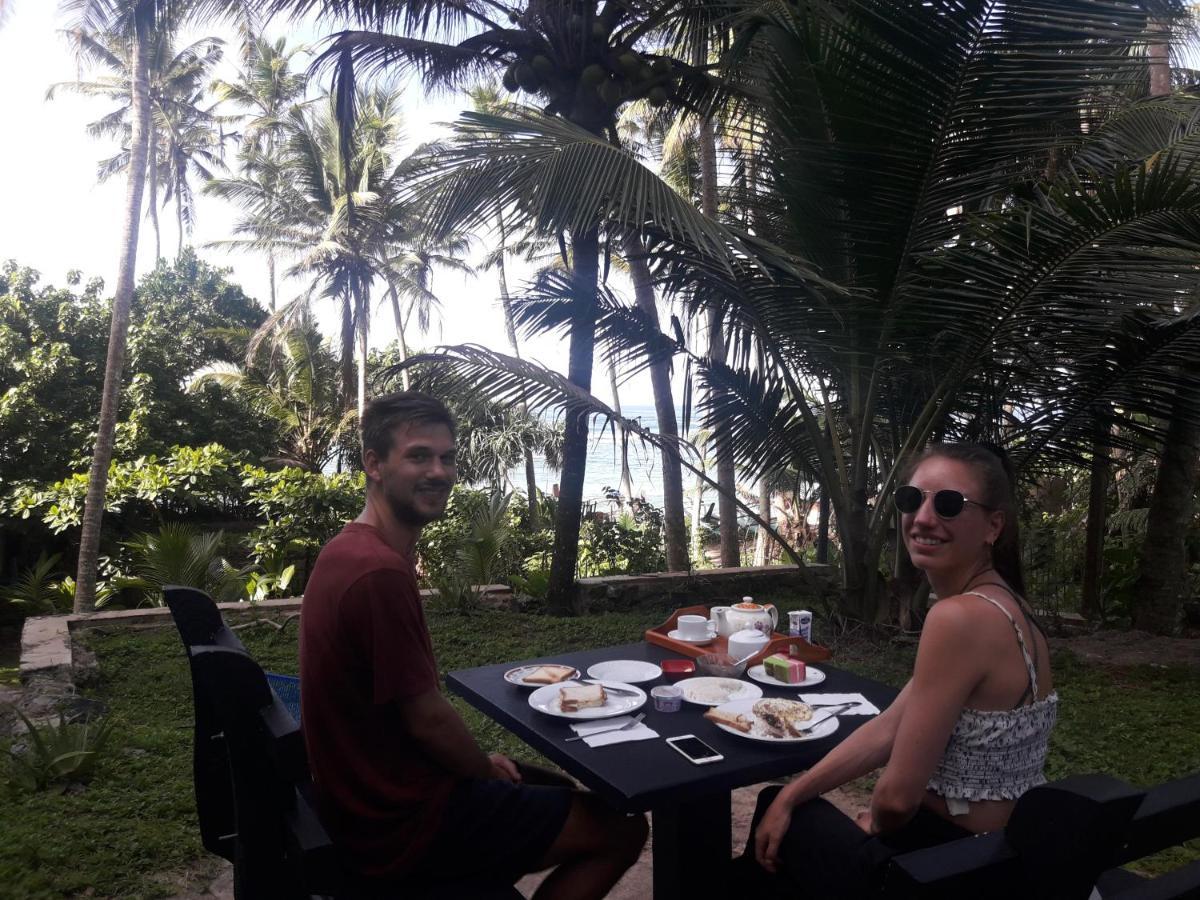 Sunray Rest - Beach View Homestay Mirissa Exterior foto