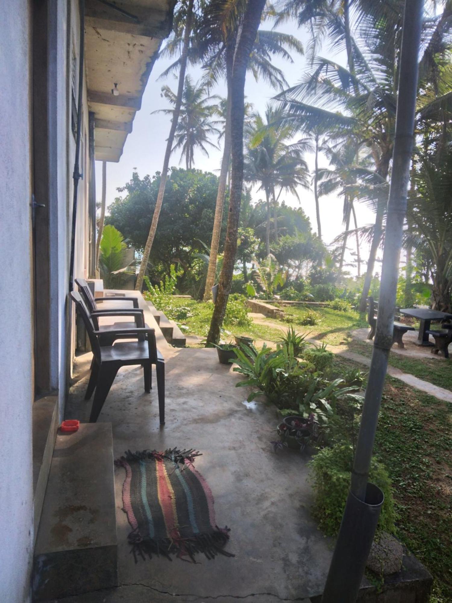 Sunray Rest - Beach View Homestay Mirissa Exterior foto