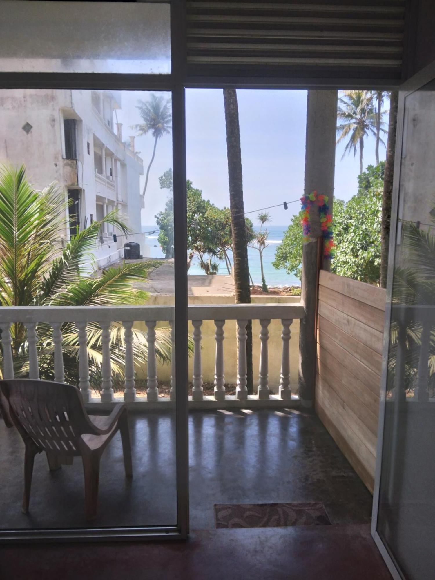 Sunray Rest - Beach View Homestay Mirissa Exterior foto
