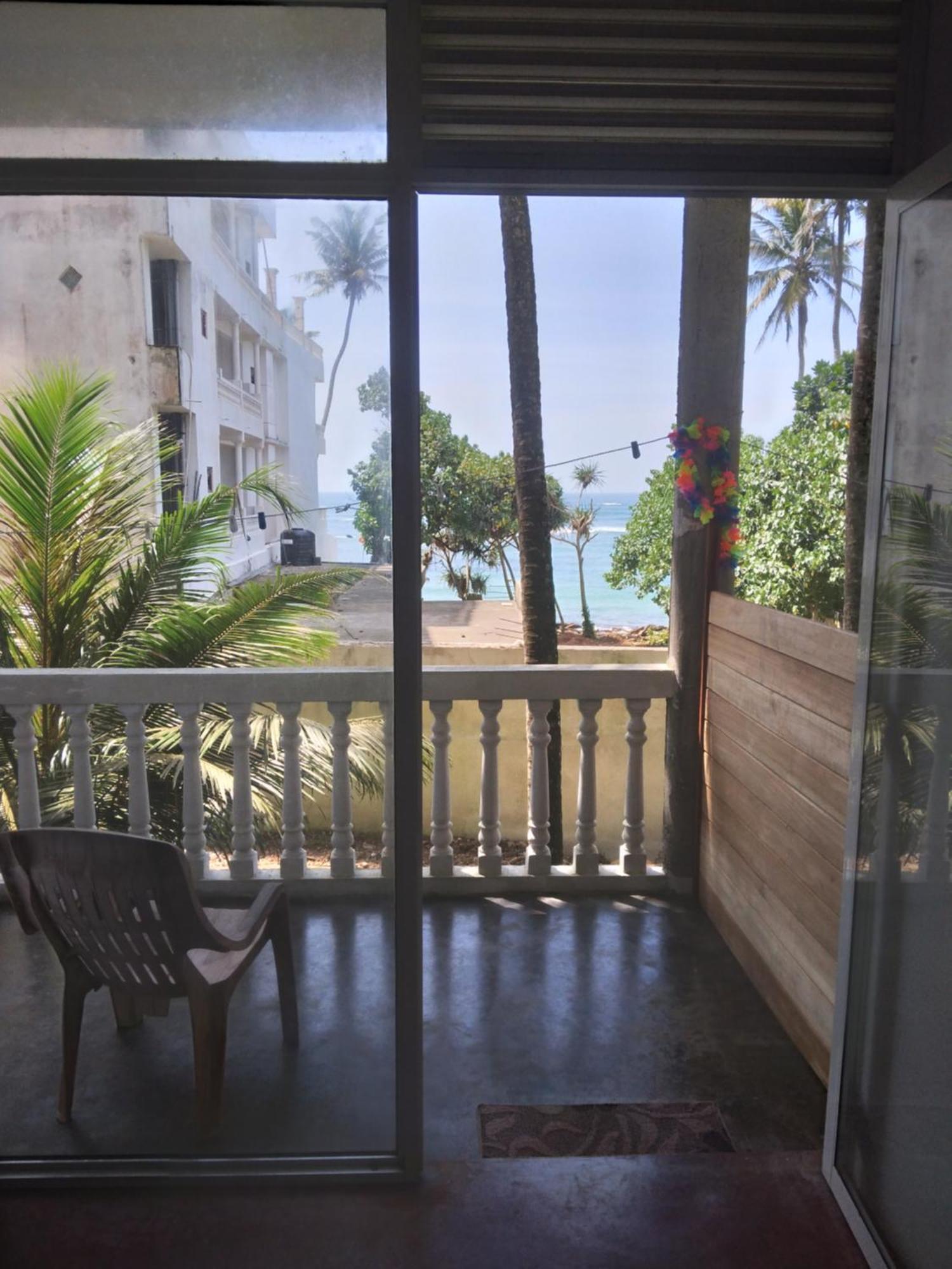 Sunray Rest - Beach View Homestay Mirissa Exterior foto