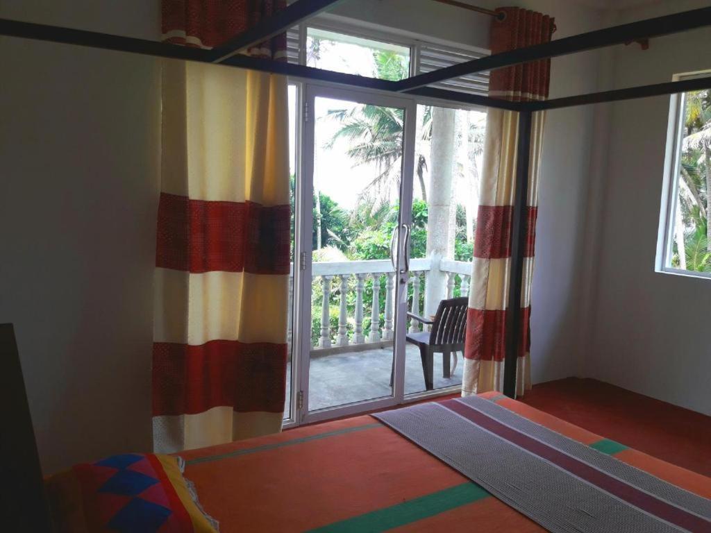 Sunray Rest - Beach View Homestay Mirissa Exterior foto