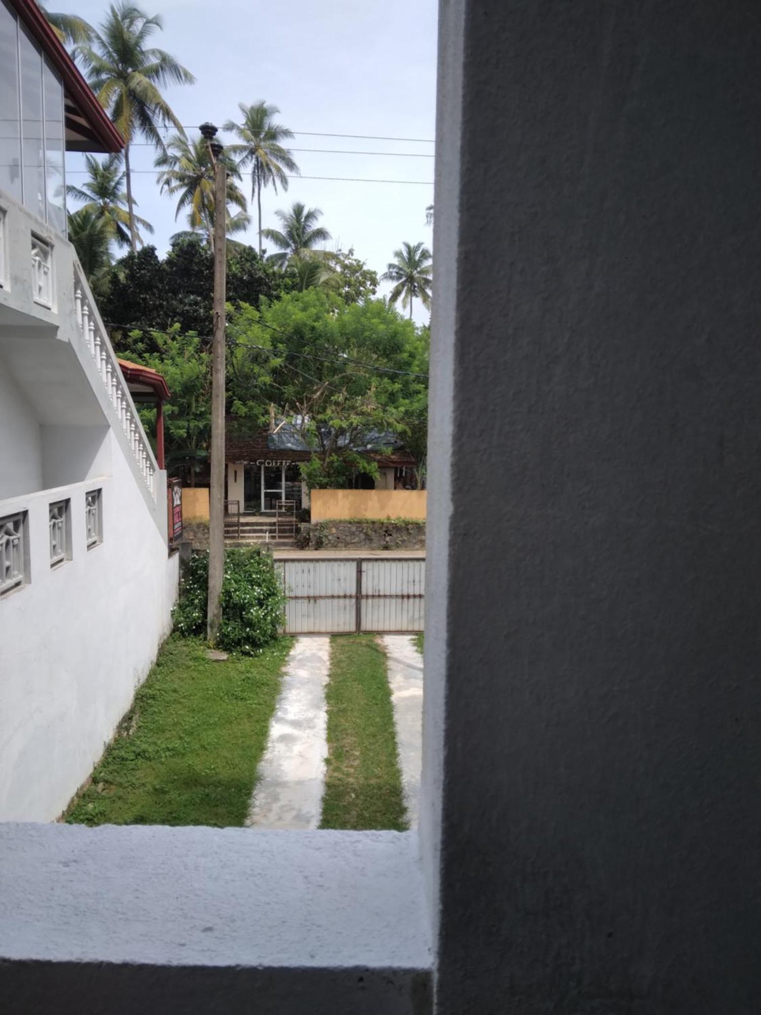 Sunray Rest - Beach View Homestay Mirissa Exterior foto