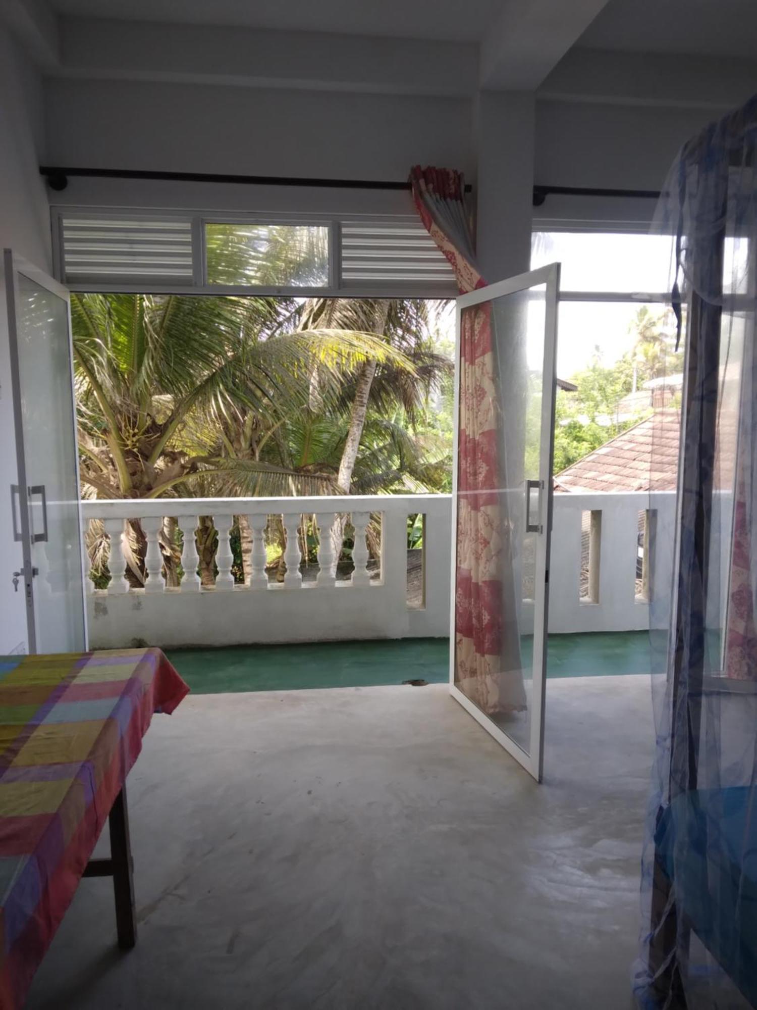 Sunray Rest - Beach View Homestay Mirissa Exterior foto