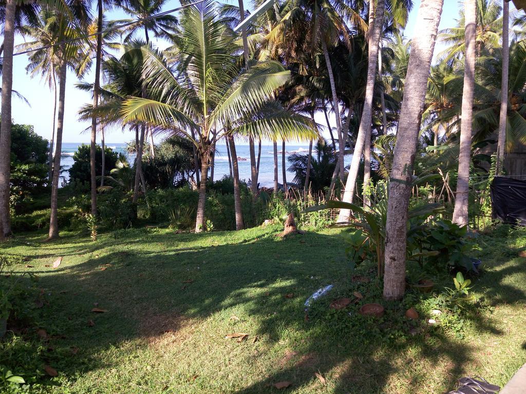 Sunray Rest - Beach View Homestay Mirissa Exterior foto
