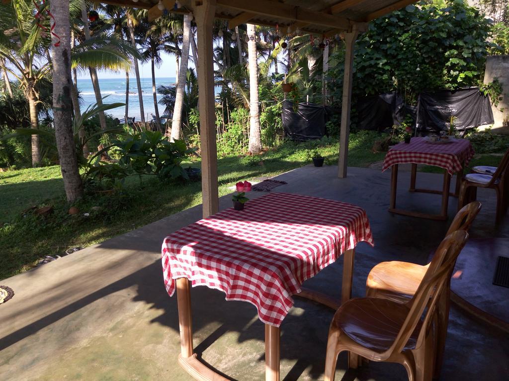 Sunray Rest - Beach View Homestay Mirissa Exterior foto