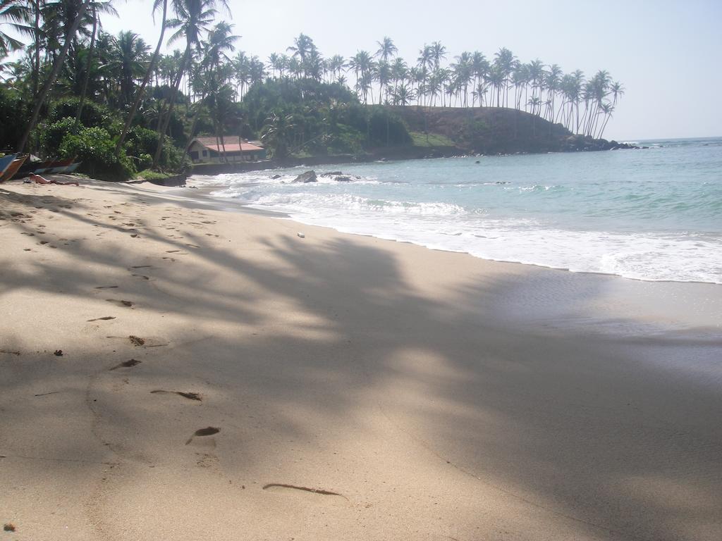 Sunray Rest - Beach View Homestay Mirissa Exterior foto