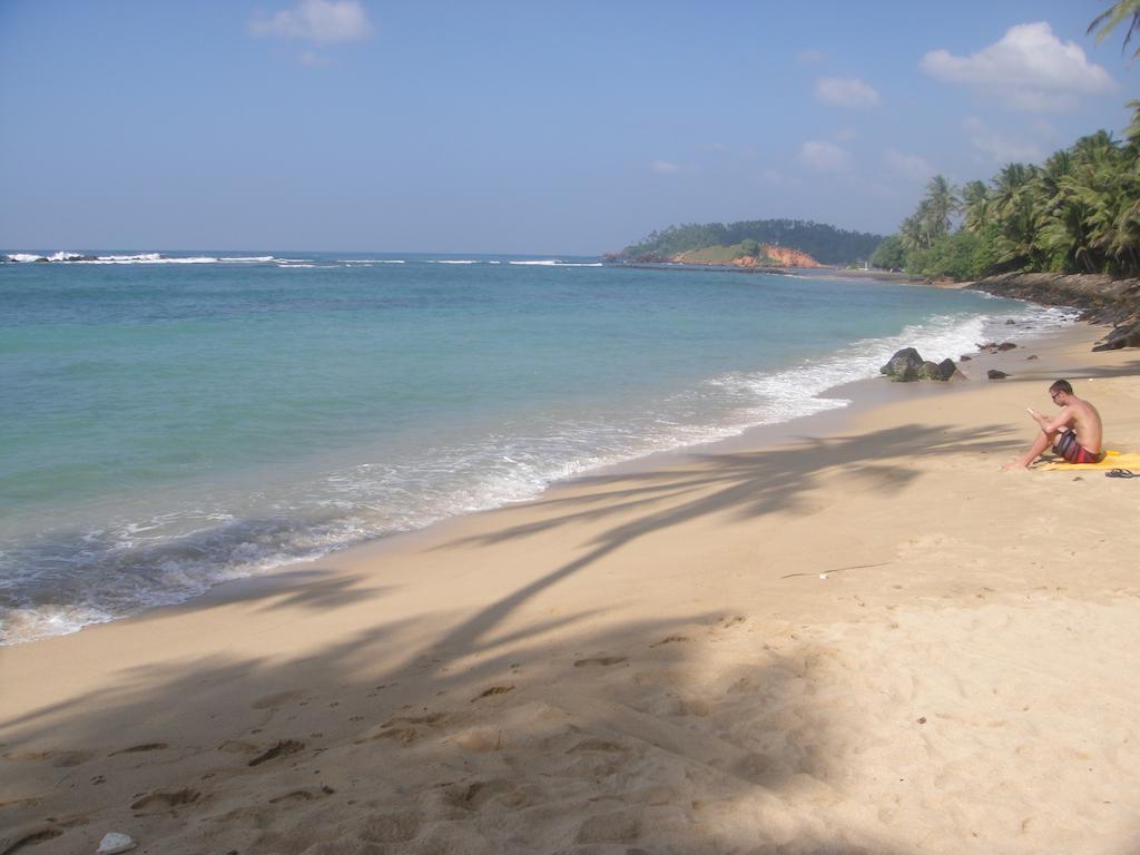 Sunray Rest - Beach View Homestay Mirissa Exterior foto