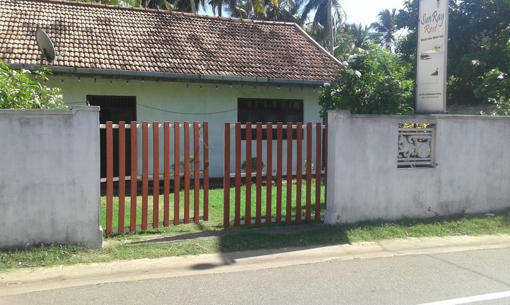 Sunray Rest - Beach View Homestay Mirissa Exterior foto