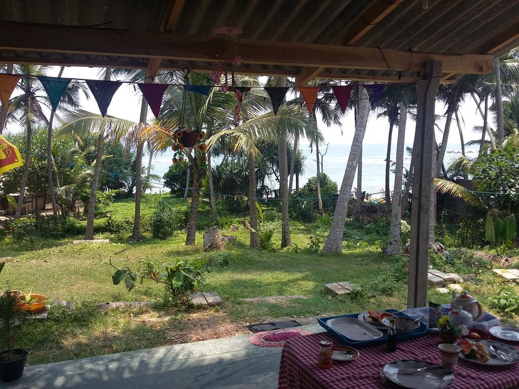 Sunray Rest - Beach View Homestay Mirissa Exterior foto