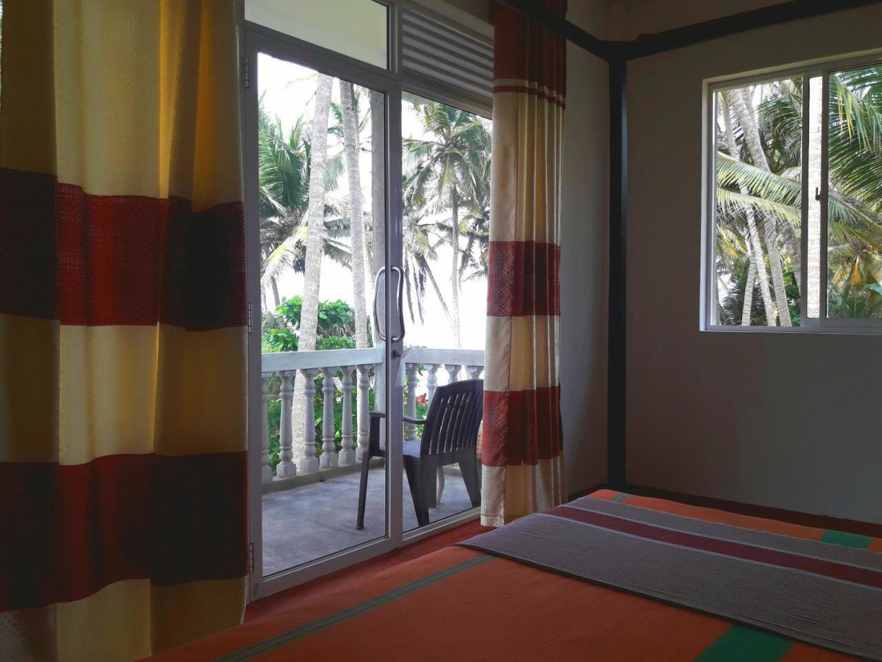 Sunray Rest - Beach View Homestay Mirissa Exterior foto